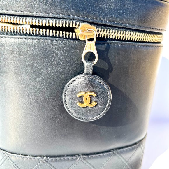 Chanel Black Vintage Vanity Bag - Picture 7 of 11